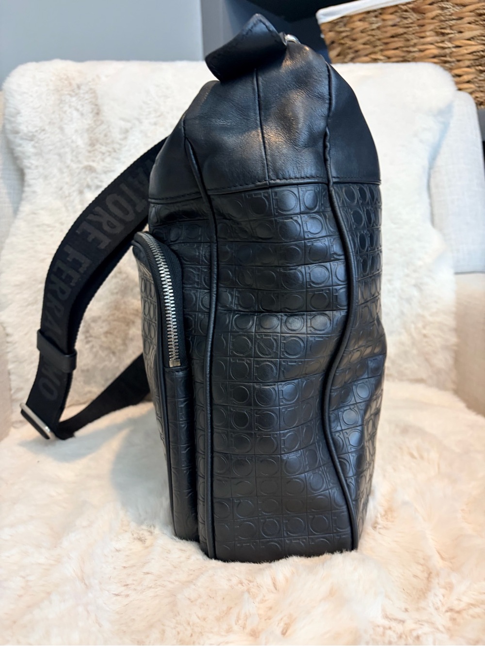 Salvatore Ferragamo Large Gancini Black Leather Messenger Crossbody Bag - Picture 5 of 14